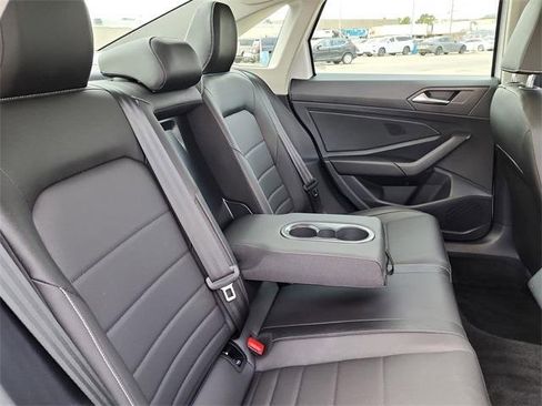 Certified 2023 Volkswagen Jetta SE image 16