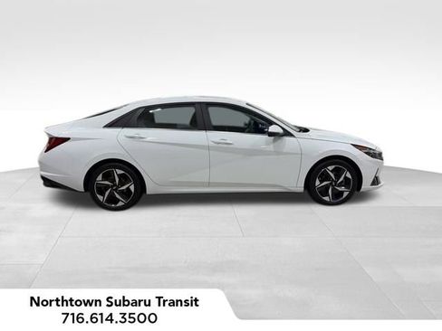 Used 2023 Hyundai Elantra Limited image 2