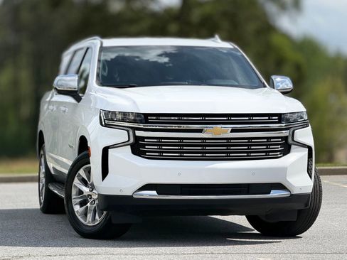 Used 2023 Chevrolet Suburban Premier RWD image 4
