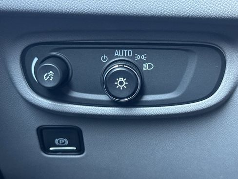 Used 2023 GMC Terrain SLE w/ Driver Convenience Package image 35