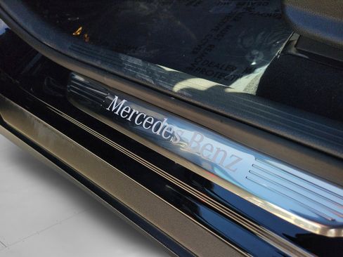 Certified 2022 Mercedes-Benz GLC 300 image 32
