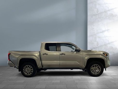 Used 2025 Toyota Tacoma Limited image 7