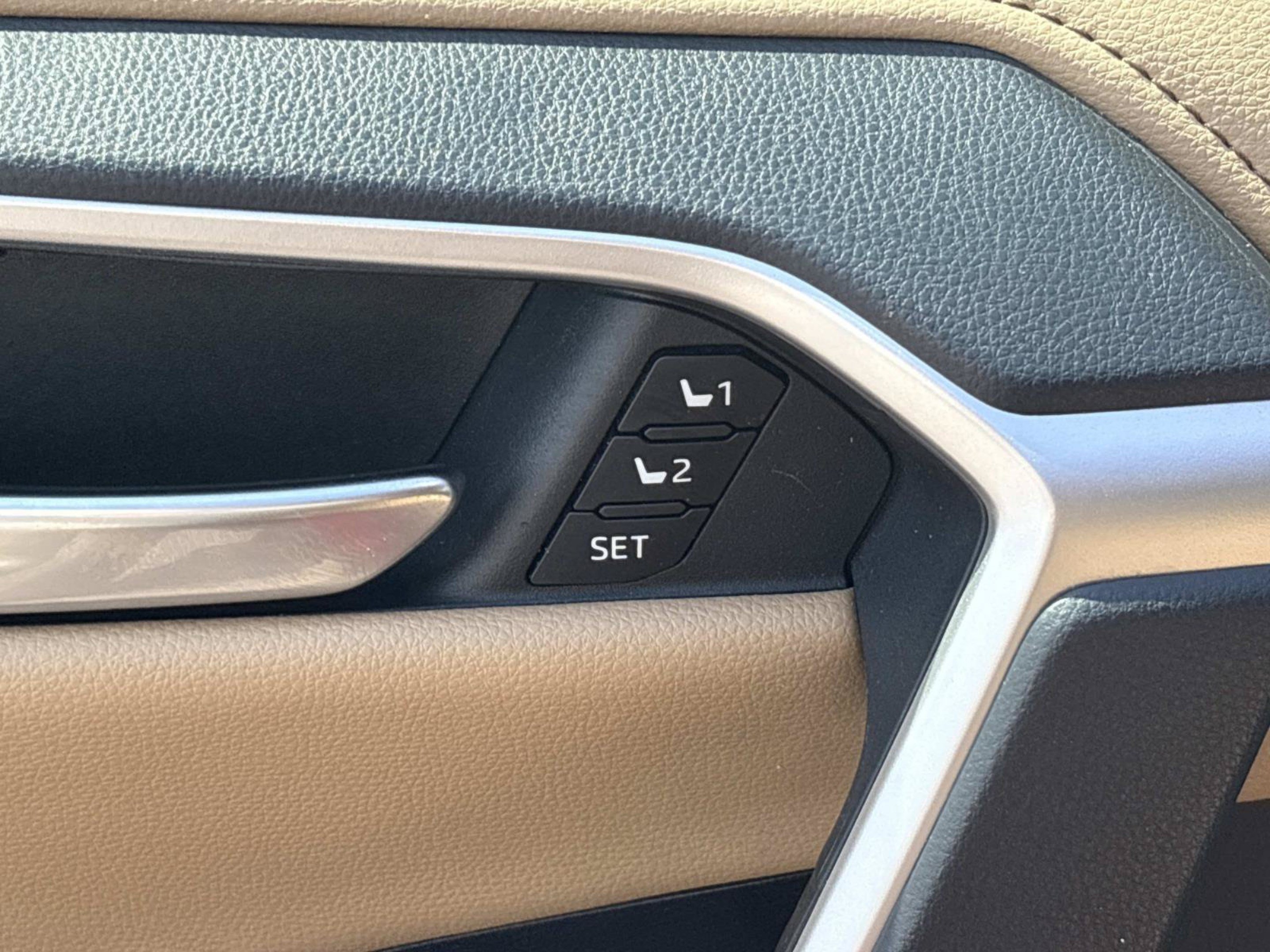 Used 2019 Toyota RAV4 Limited w/ Advanced Technology Package AWD/4WD image 25