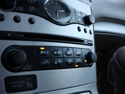 Used 2009 INFINITI G37 x Sedan w/ Premium Pkg image 30