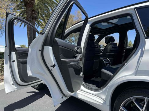 Used 2019 BMW X5 xDrive50i w/ M Sport Package AWD/4WD image 14