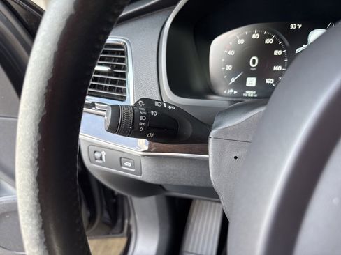 Used 2018 Volvo XC90 T6 Momentum w/ Convenience Package image 30