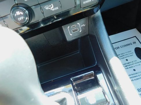 Used 2024 Jeep Compass Latitude image 27