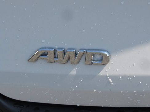 Used 2023 Toyota Sienna XLE w/ XLE Plus Package AWD/4WD image 8