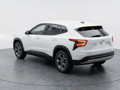Used 2025 Chevrolet Trax LT FWD image 6