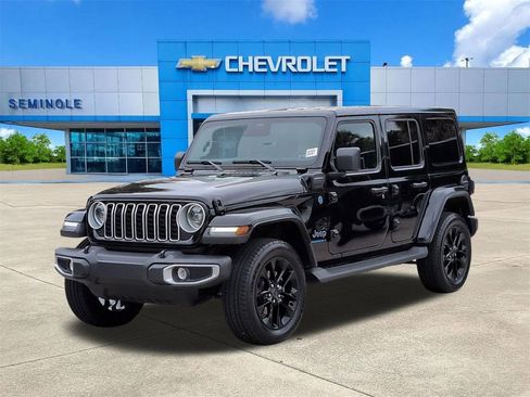 Used 2025 Jeep Wrangler Unlimited Sahara AWD/4WD image 2