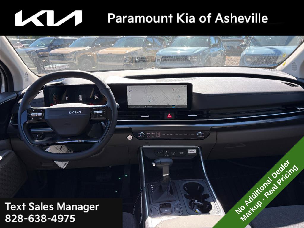 New 2027 Kia Carnival LX FWD image 8