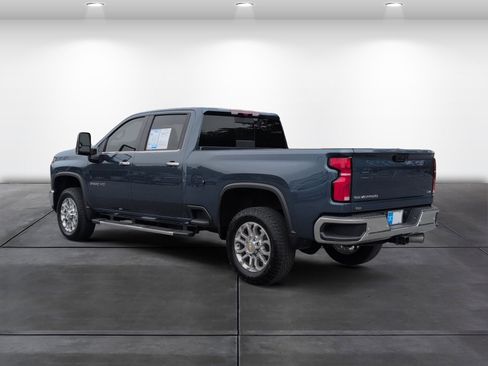 Used 2025 Chevrolet Silverado 2500 LTZ w/ LTZ Premium Package image 3
