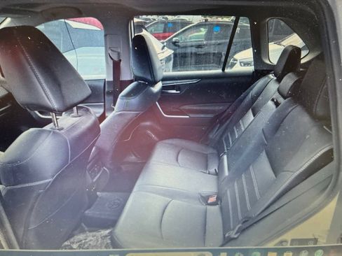 Used 2019 Toyota RAV4 XLE Premium w/ Cold Weather Package AWD/4WD image 5