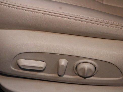 Used 2022 Buick Enclave Essence image 21