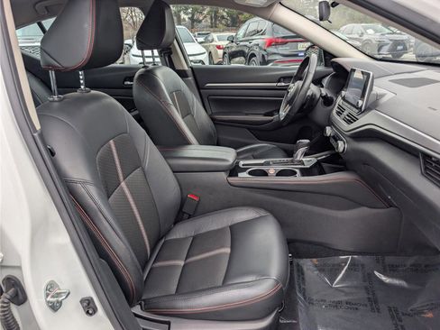 Used 2024 Nissan Altima 2.5 SR image 12