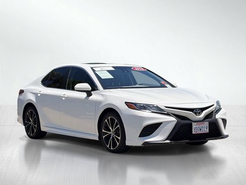 Certified 2018 Toyota Camry SE w/ Moonroof Package FWD image 12
