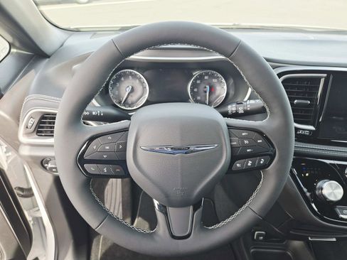 New 2026 Chrysler Pacifica Select image 19