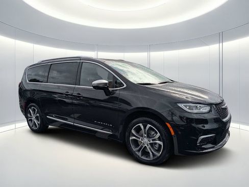 New 2026 Chrysler Pacifica Pinnacle image 1
