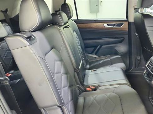 Used 2025 Volkswagen Atlas SE FWD image 28