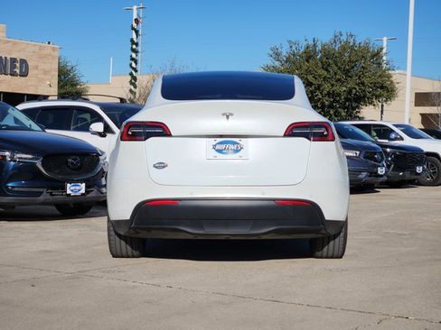 Used 2022 Tesla Model Y Long Range image 7