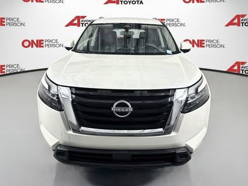 Used 2024 Nissan Pathfinder SV FWD image 2