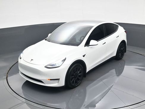 Used 2021 Tesla Model Y Long Range image 27