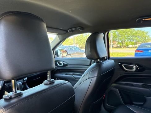 Used 2025 Jeep Compass Trailhawk AWD/4WD image 19