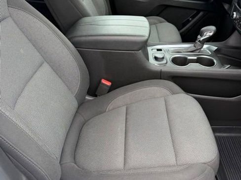 Used 2022 Chevrolet Traverse LT FWD image 11