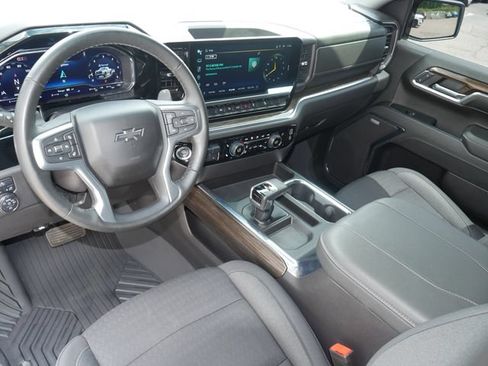 Used 2024 Chevrolet Silverado 1500 LT Trail Boss w/ Convenience Package II AWD/4WD image 19