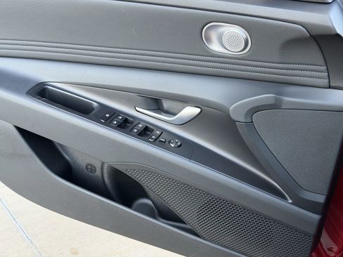 Certified 2025 Hyundai Elantra SEL FWD image 23