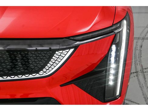 Certified 2025 Cadillac Optiq Sport 1 AWD/4WD image 25