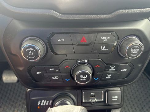 Certified 2021 Jeep Renegade Trailhawk image 29