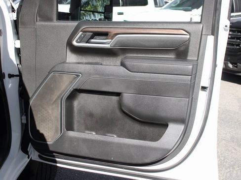 Used 2025 Chevrolet Silverado 2500 LT w/ Convenience Package image 39