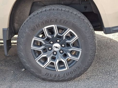 Used 2023 Chevrolet Colorado Z71 w/ Z71 Convenience Package 2 AWD/4WD image 31