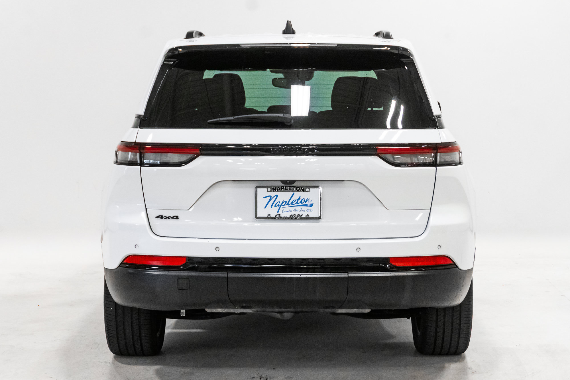 Certified 2024 Jeep Grand Cherokee Altitude AWD/4WD image 27