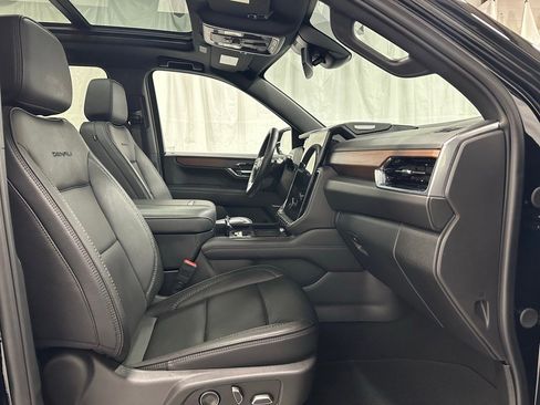 Used 2025 GMC Yukon XL Denali w/ Sun & Power Step Package image 58