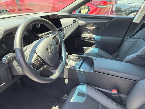 Used 2025 Lexus ES 300h w/ Premium Package FWD image 6