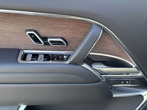 New 2025 Land Rover Range Rover SE image 22