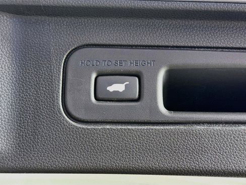 Used 2025 Honda Pilot TrailSport image 38