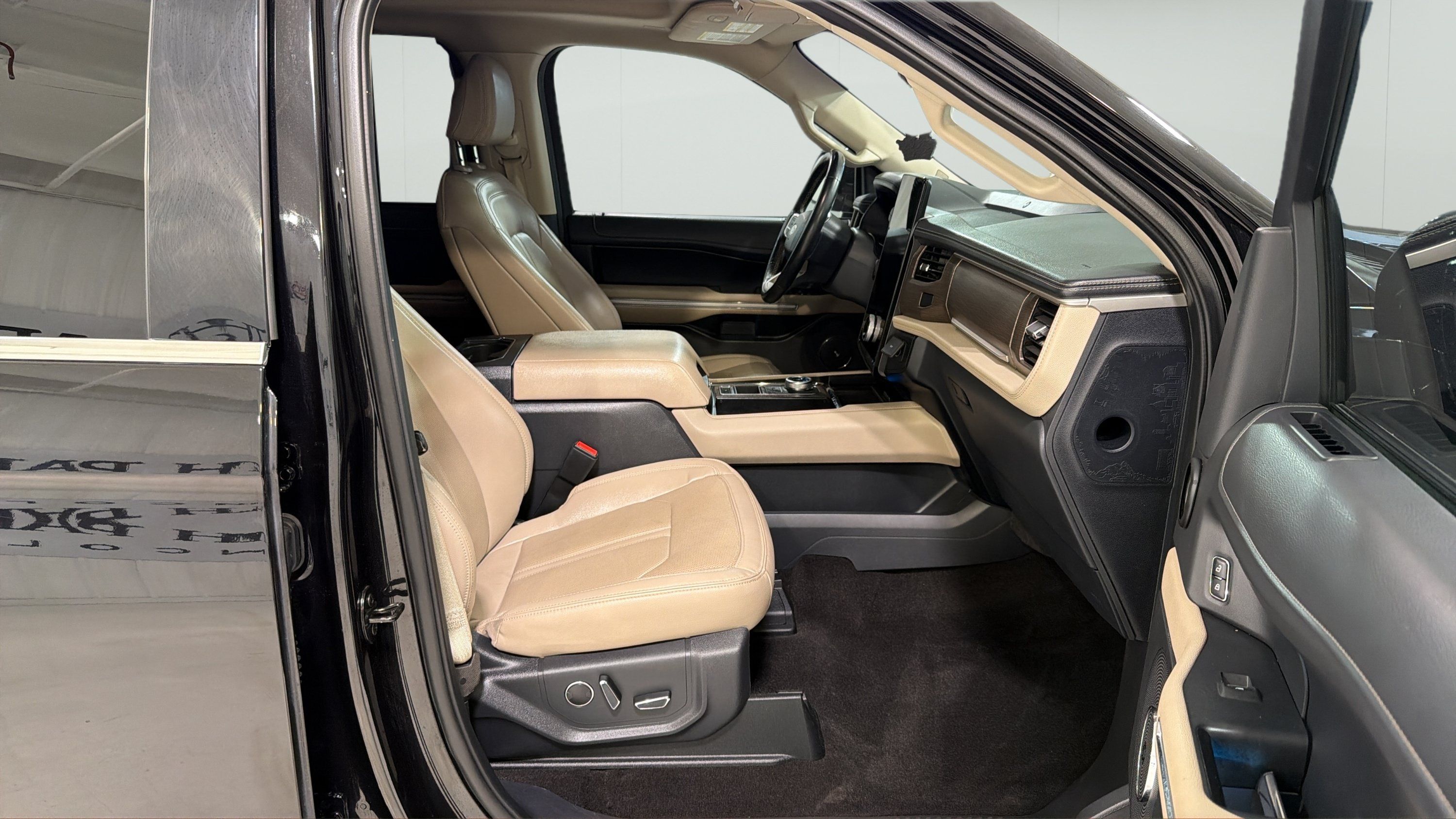Used 2023 Ford Expedition Limited RWD image 27