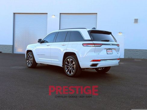 Used 2024 Jeep Grand Cherokee Overland w/ Advanced Protech Group III AWD/4WD image 14