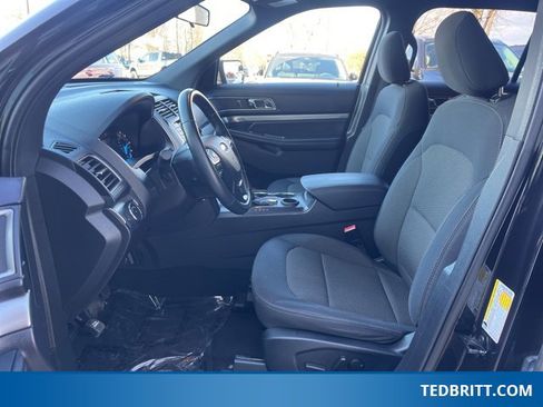 Used 2019 Ford Explorer XLT image 24