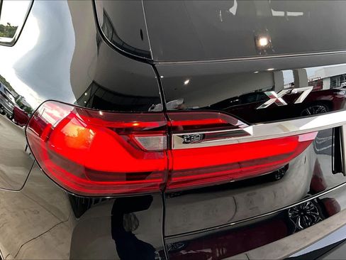 Used 2022 BMW X7 xDrive40i w/ Parking Assistance Package AWD/4WD image 27