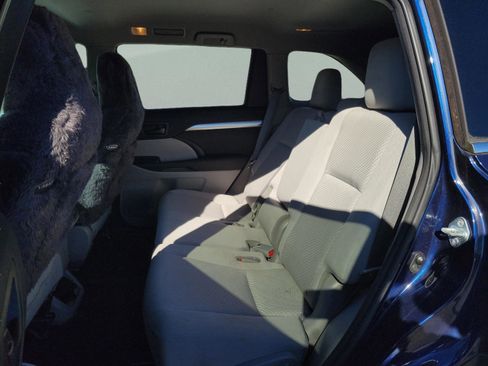 Used 2016 Toyota Highlander LE image 30