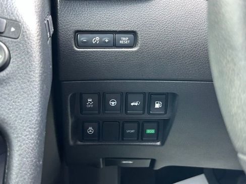 Used 2020 Nissan Rogue SL w/ Premium Package image 21