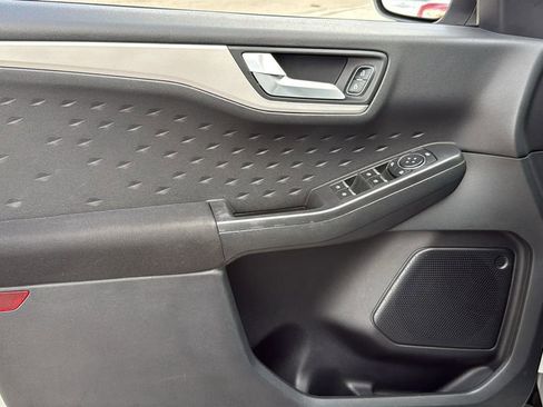 Used 2020 Ford Escape SE image 19