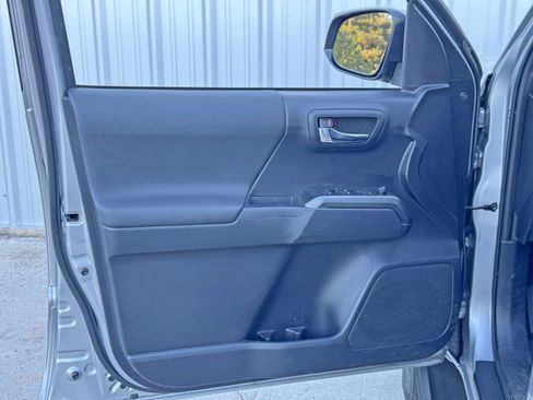 Used 2020 Toyota Tacoma TRD Sport image 37