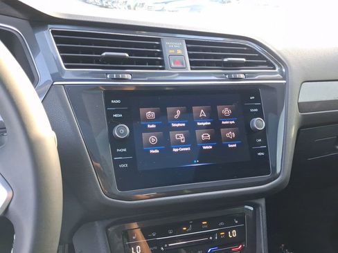 Certified 2023 Volkswagen Tiguan SE R-Line FWD image 21