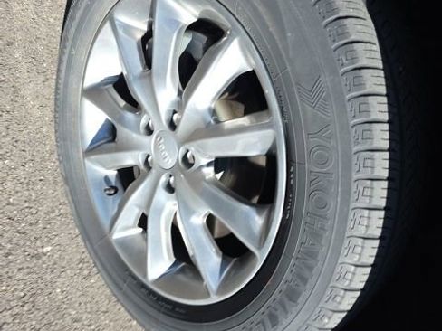 Used 2018 Jeep Cherokee Limited w/ Technology Group image 5