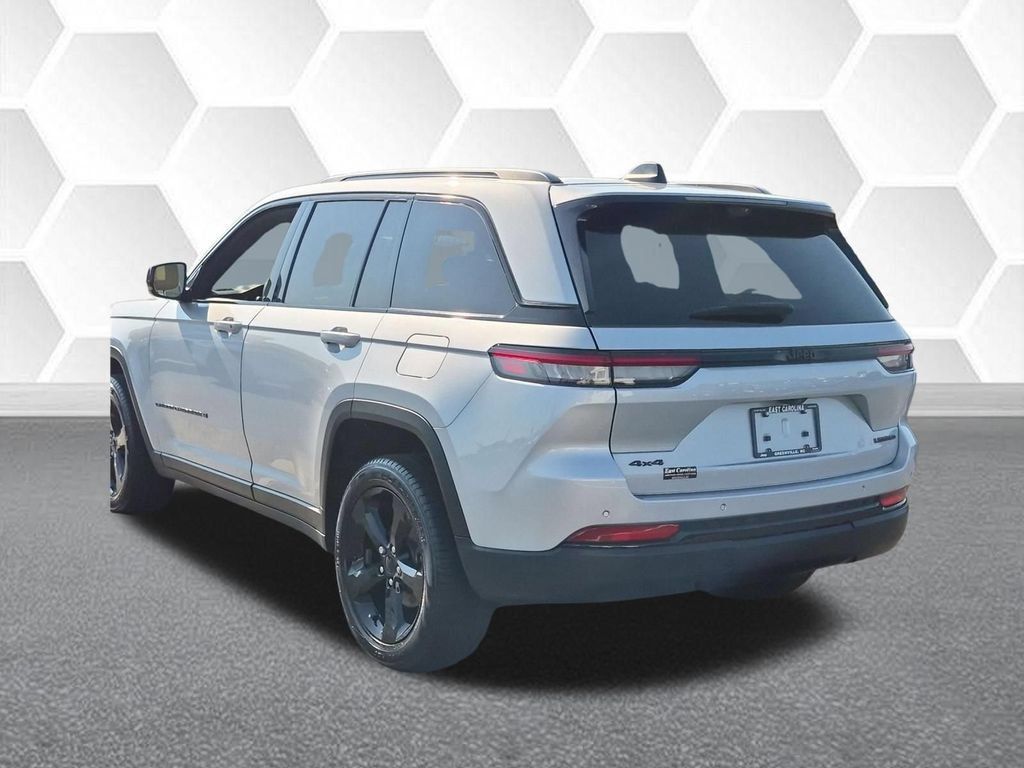 Used 2025 Jeep Grand Cherokee Limited w/ Luxury Tech Group II AWD/4WD image 5